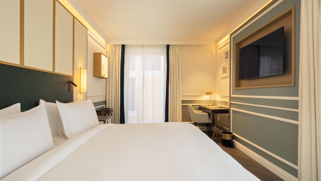 The Emerald House Lisbon, Curio Collection by Hilton