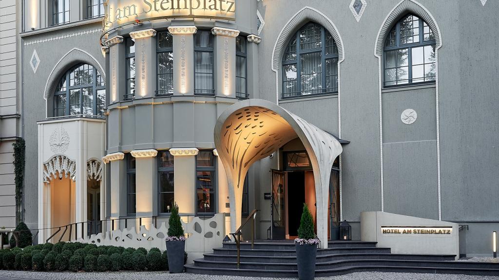 Roomers Am Steinplatz, Autograph Collection