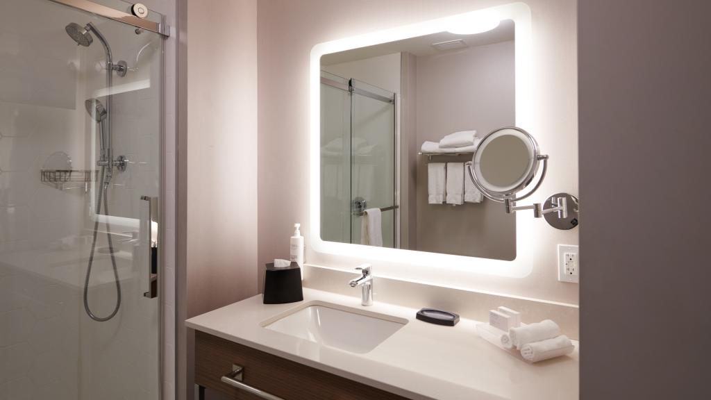 Hampton Inn by Hilton Montreal Downtown
