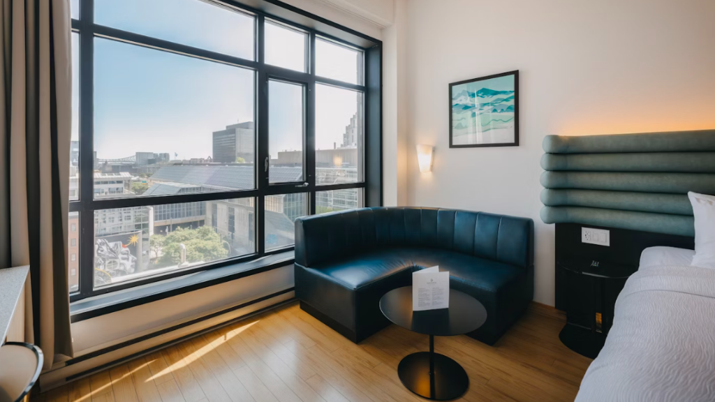 Le Dauphin Montreal Downtown Hotel