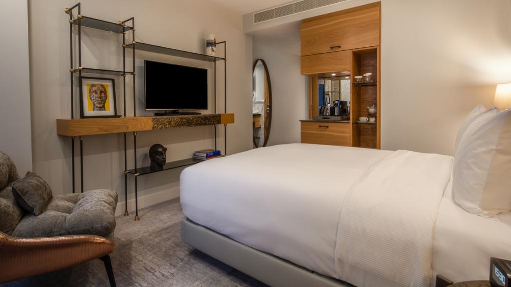 Lincoln Plaza London - Curio Collection by Hilton