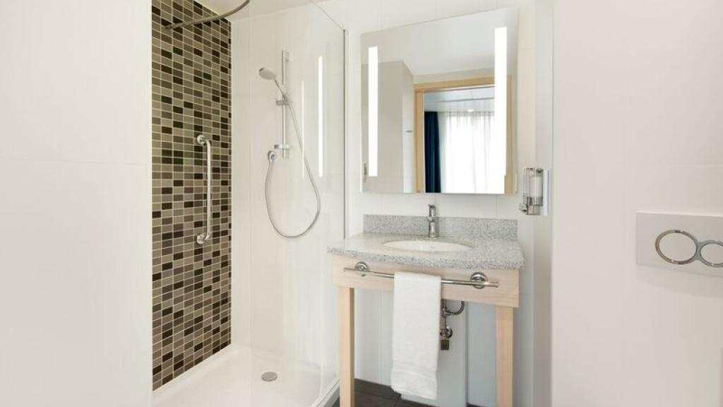 Courtyard by Marriott London City Airport