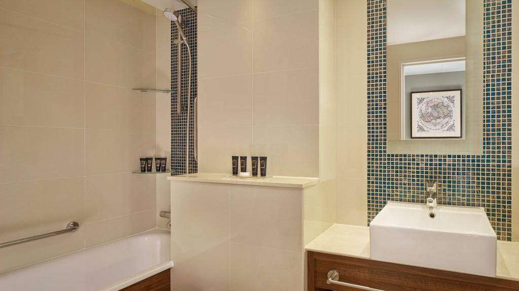 100 Queen's Gate Hotel London Kensington, Curio Collection by Hilton